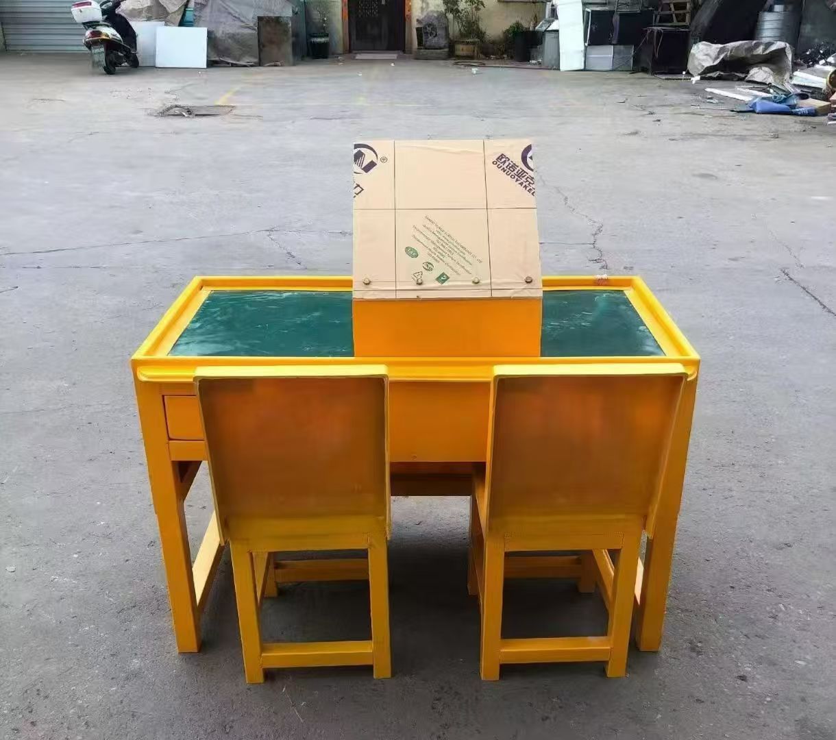 上虞防静电导通桌井下煤矿火工品发放桌：危险品流转的安全守护者